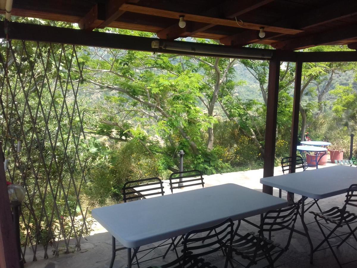 Ikarian Centre guesthouse Evdilos  Extérieur photo